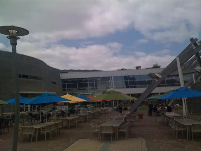 Economic Downturn Intensifies in Las Vegas: Unemployment Rises and Hotel Room Prices Surge